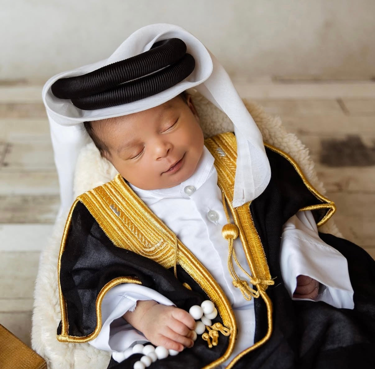 Thoub with black bisht