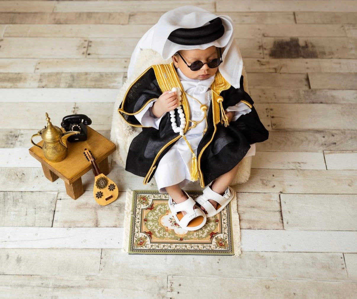 Thoub with black bisht